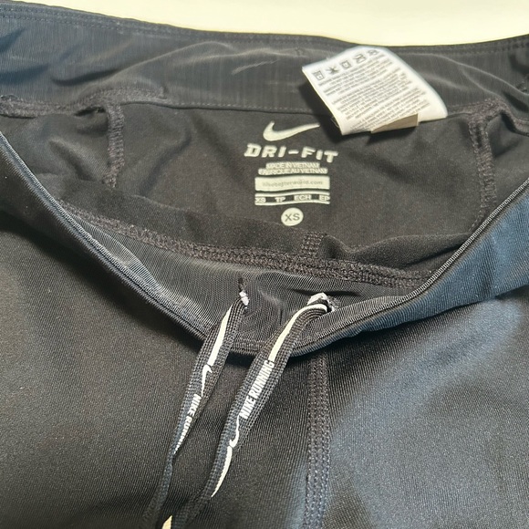 Nike Dri-Fir Cropped Black Leggings - Picture 3 of 6